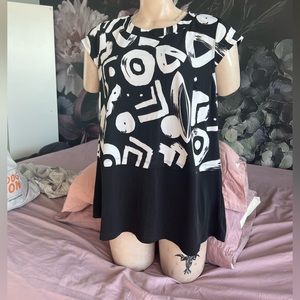 Funky pattered sleeveless blouse size 1x